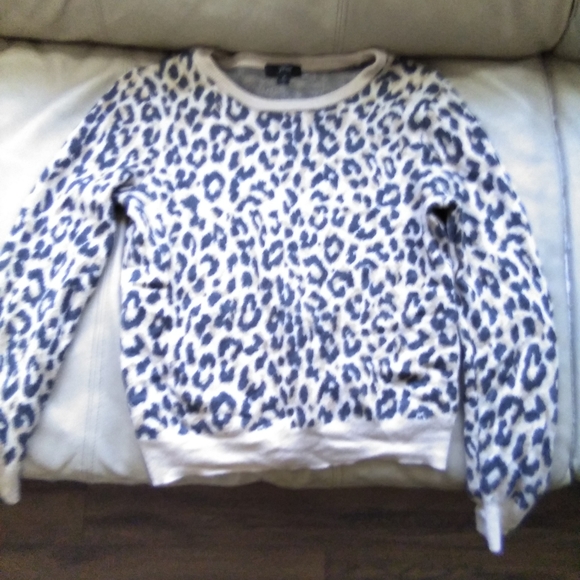 Sweater - Picture 2 of 5